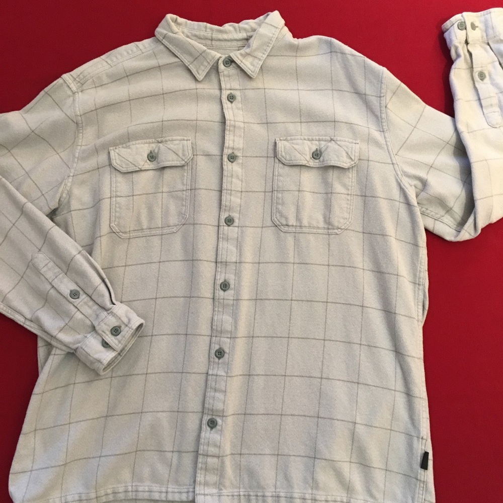 Patagonia cozy and soft flannel long sleeve.